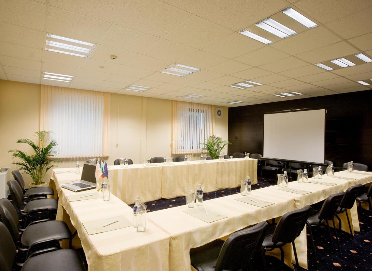 帕森克温泉酒店 代温 外观 照片 A meeting room