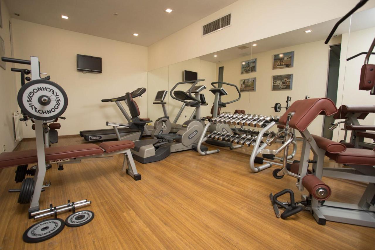 帕森克温泉酒店 代温 外观 照片 A gym