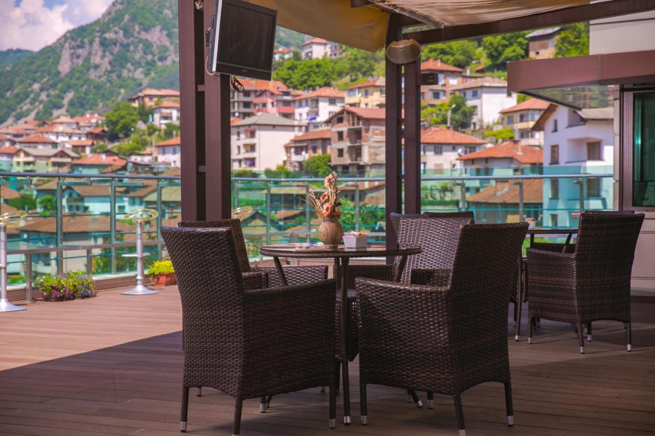 帕森克温泉酒店 代温 外观 照片 The hotel's terrace