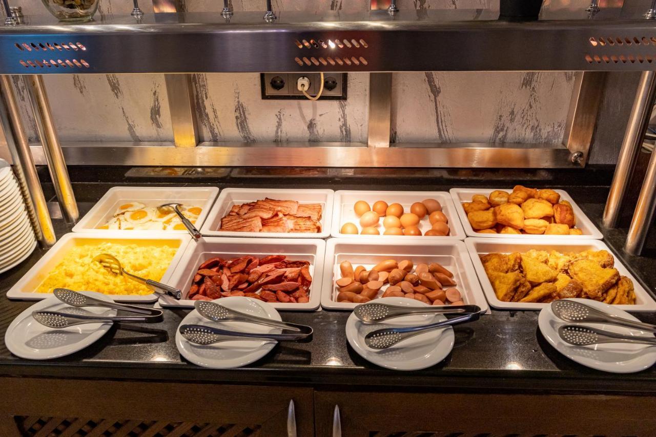 帕森克温泉酒店 代温 外观 照片 A bain-marie with food
