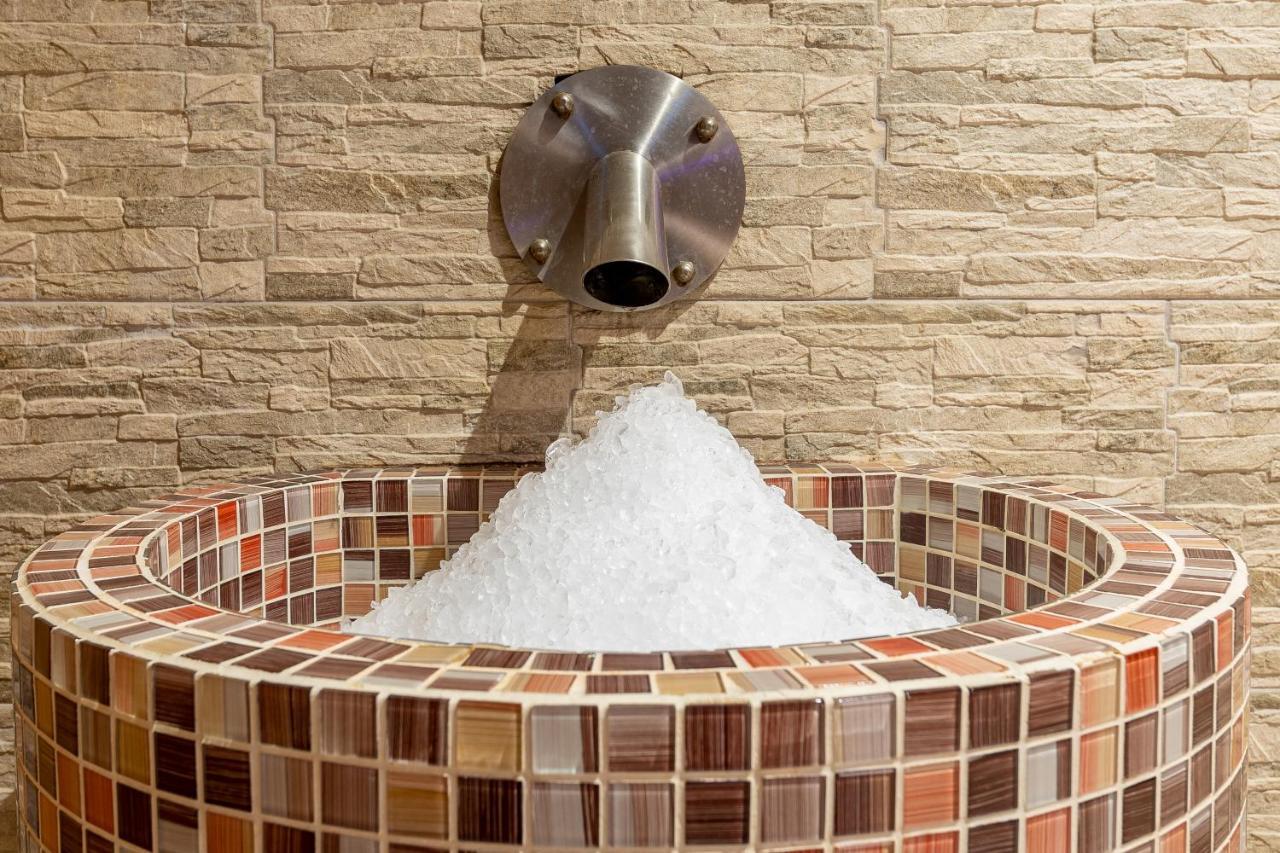 帕森克温泉酒店 代温 外观 照片 Ice fountain