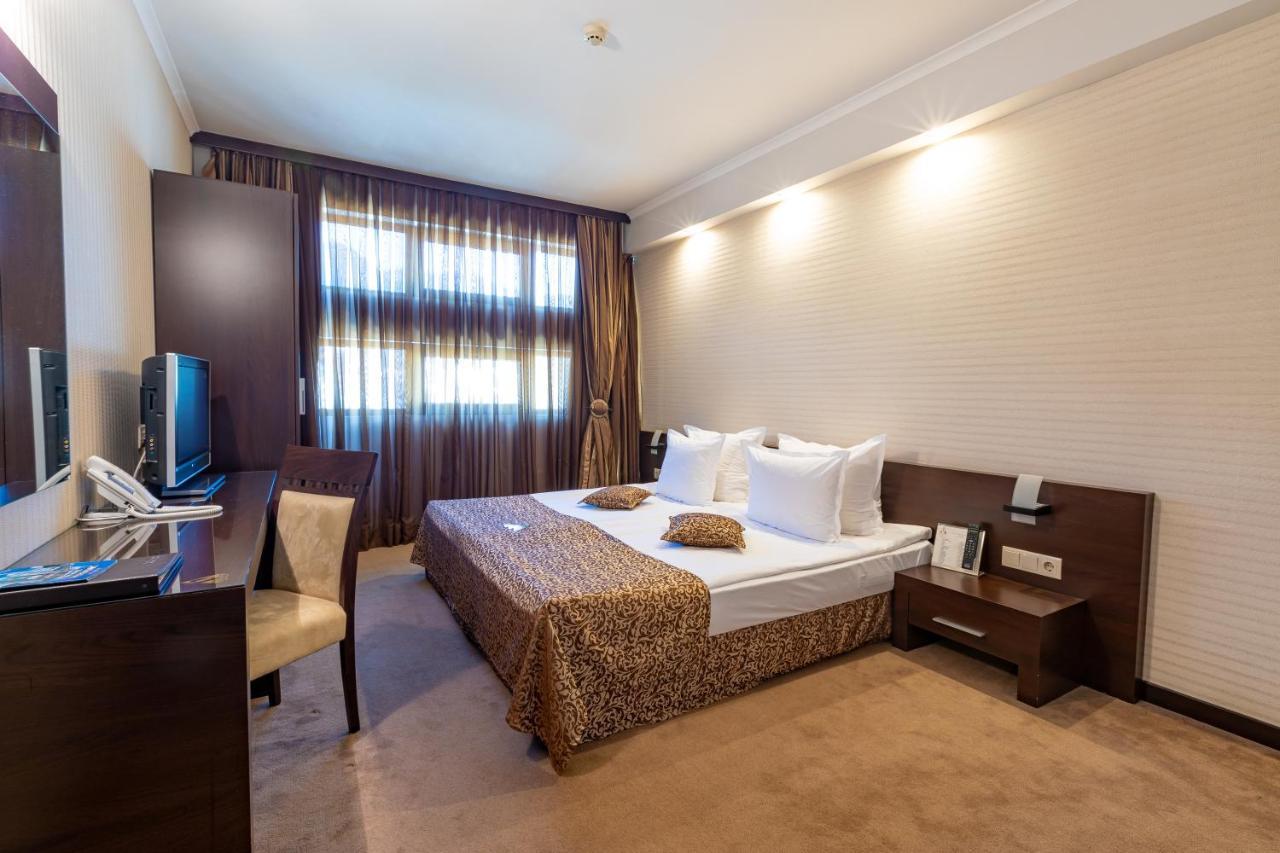 帕森克温泉酒店 代温 外观 照片 A room at the hotel