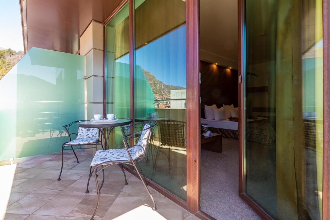 帕森克温泉酒店 代温 外观 照片 A balcony at a hotel