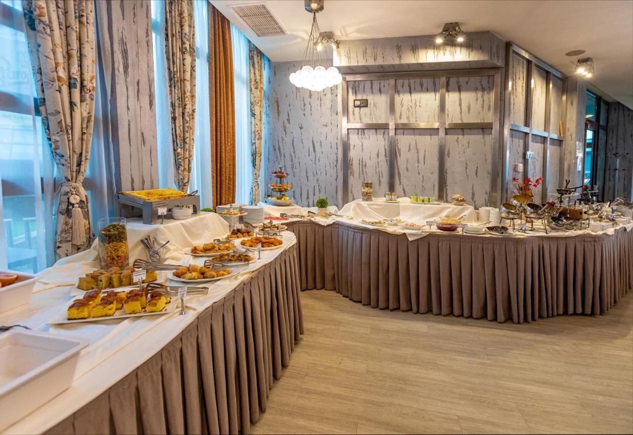 帕森克温泉酒店 代温 外观 照片 A buffet at a hotel