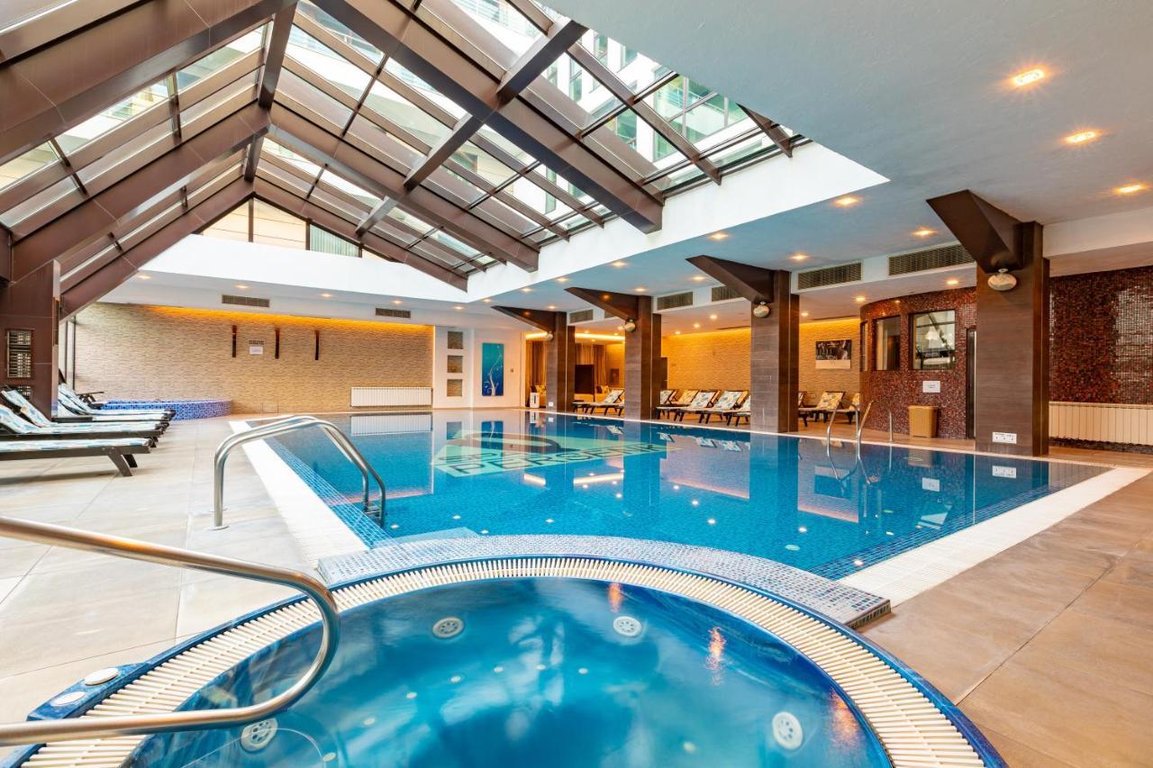帕森克温泉酒店 代温 外观 照片 The swimming pool at the hotel