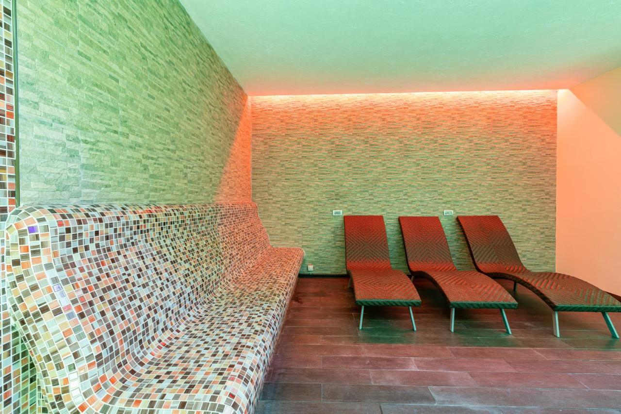 帕森克温泉酒店 代温 外观 照片 A relaxation room