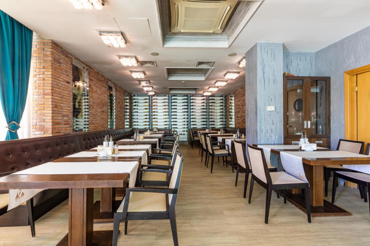 帕森克温泉酒店 代温 外观 照片 Restaurant interior