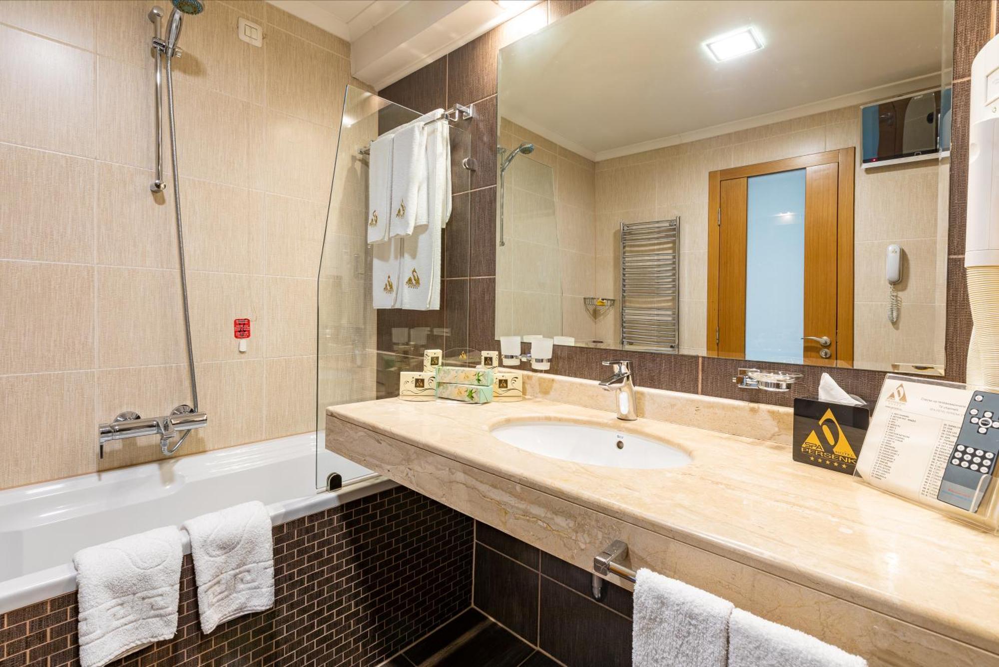 帕森克温泉酒店 代温 外观 照片 Bathroom