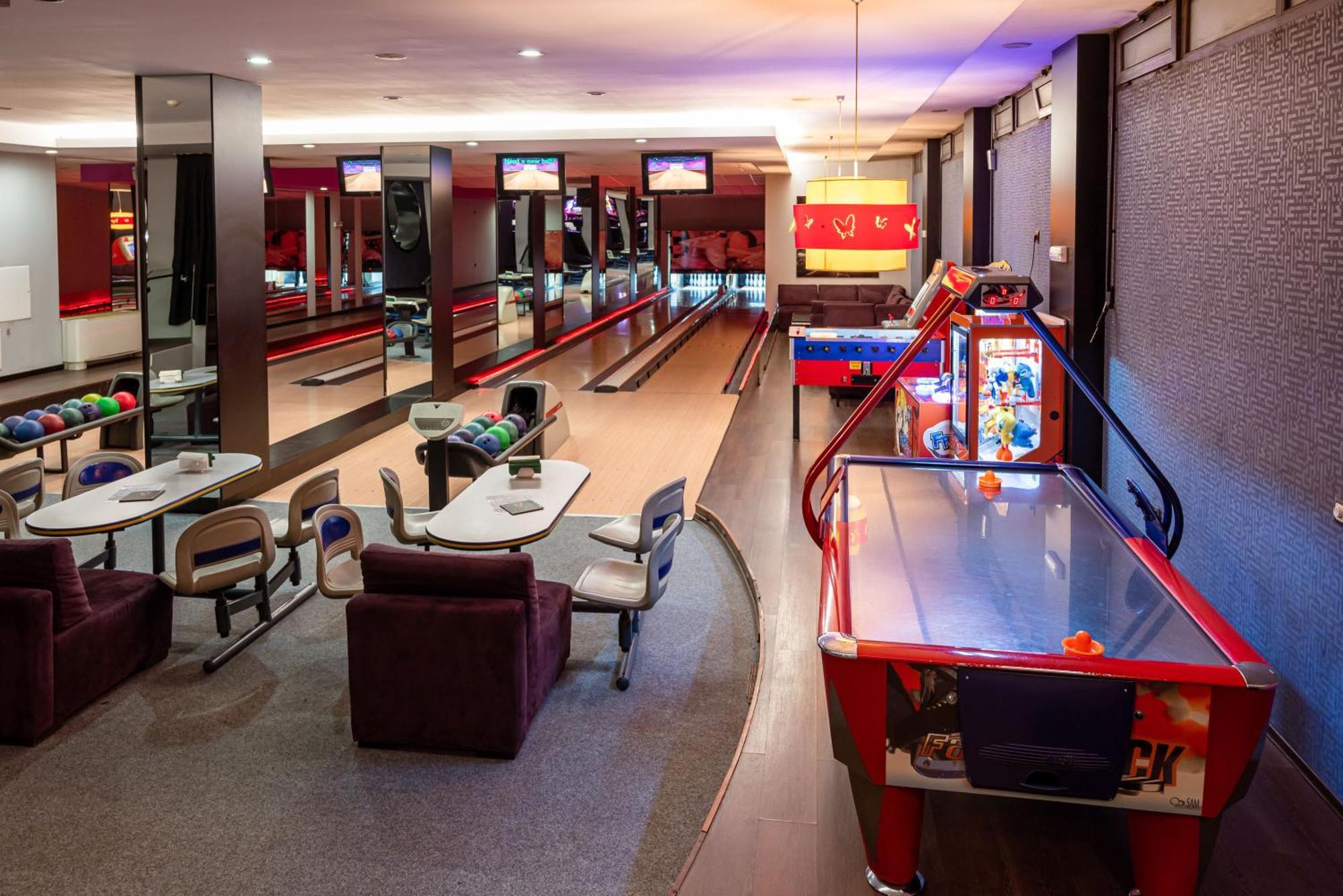 帕森克温泉酒店 代温 外观 照片 The bowling alley at the 2012 Olympic Village