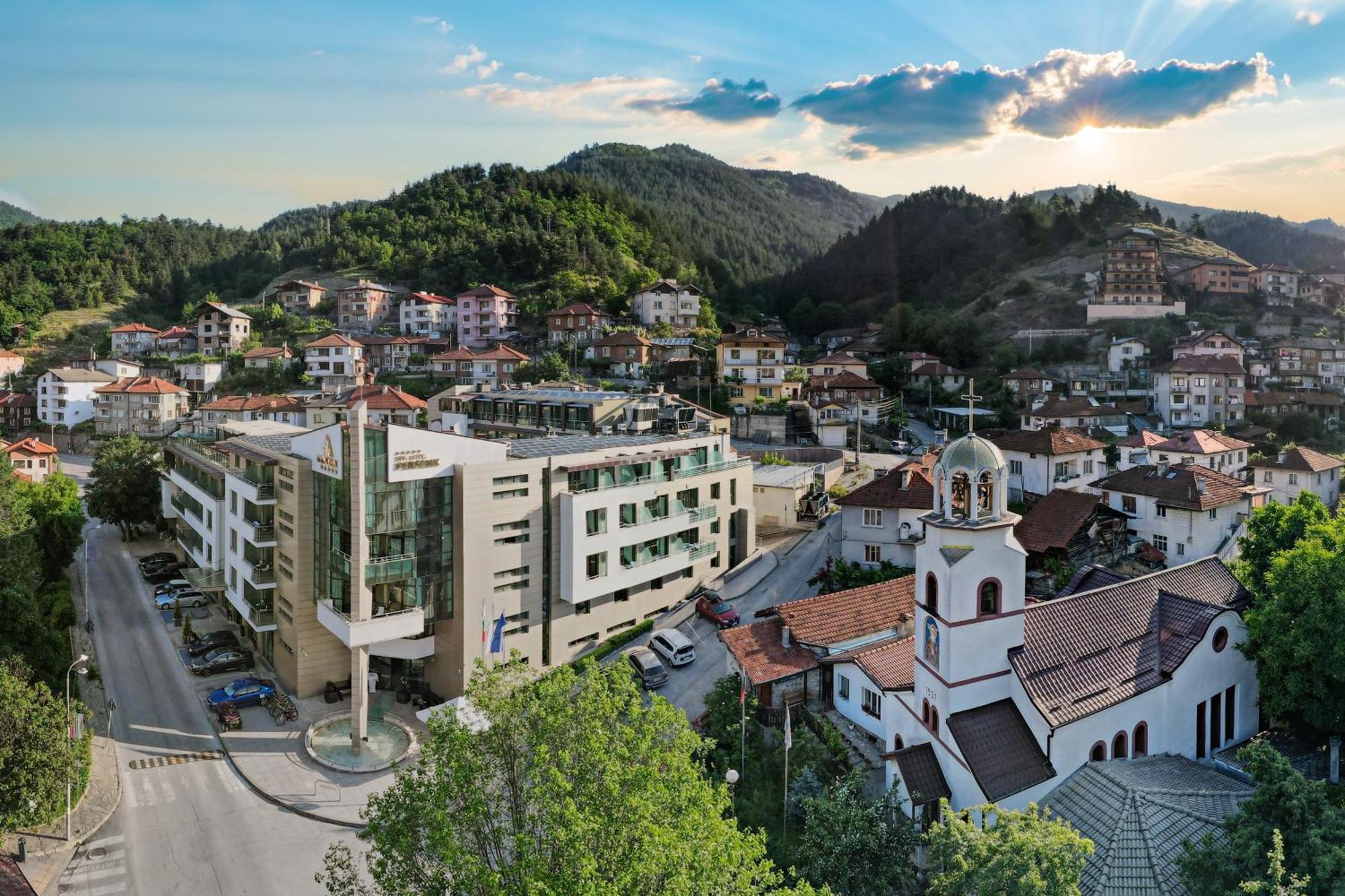 帕森克温泉酒店 代温 外观 照片 The University of Patras