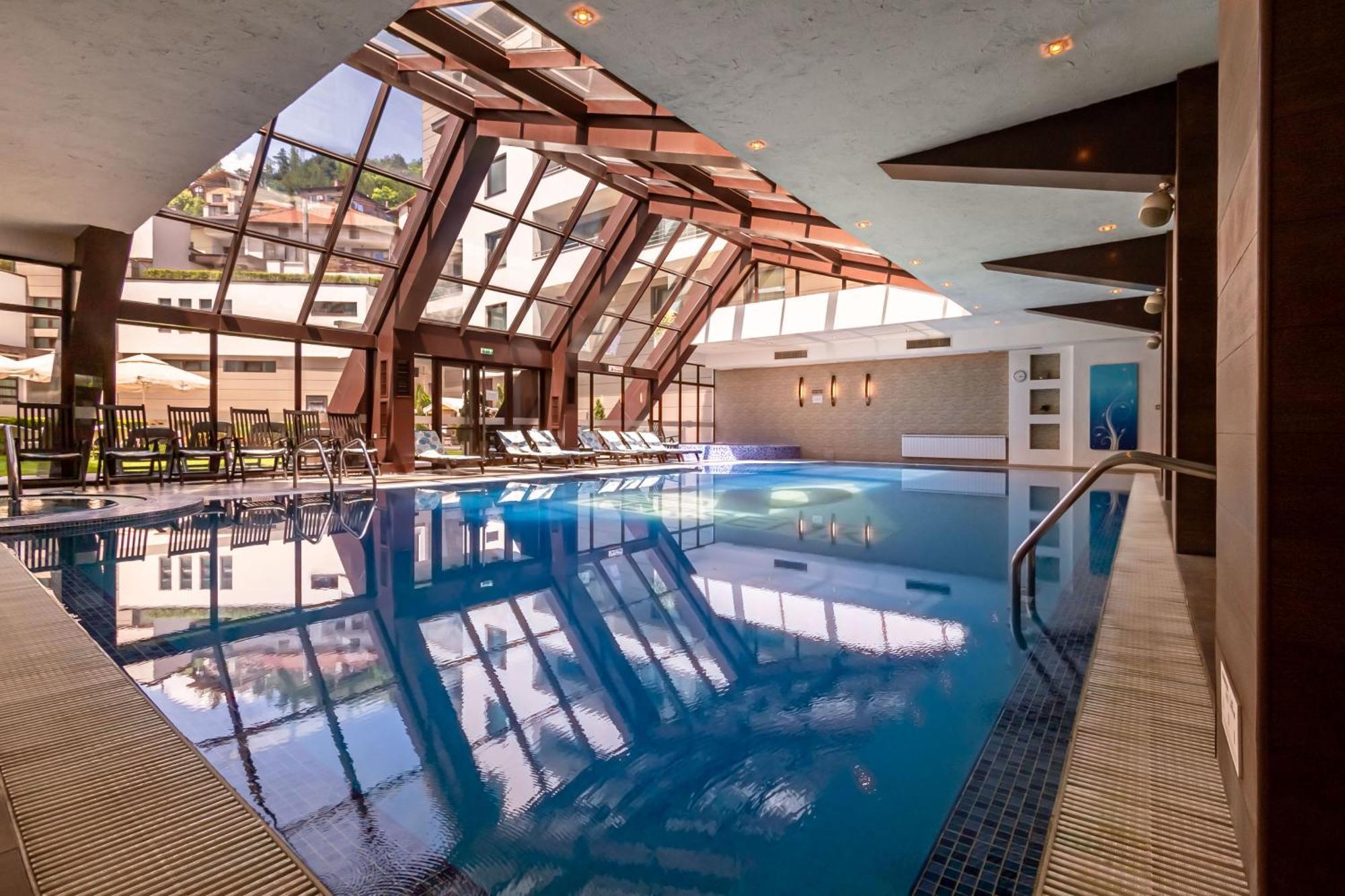 帕森克温泉酒店 代温 外观 照片 The swimming pool at the hotel