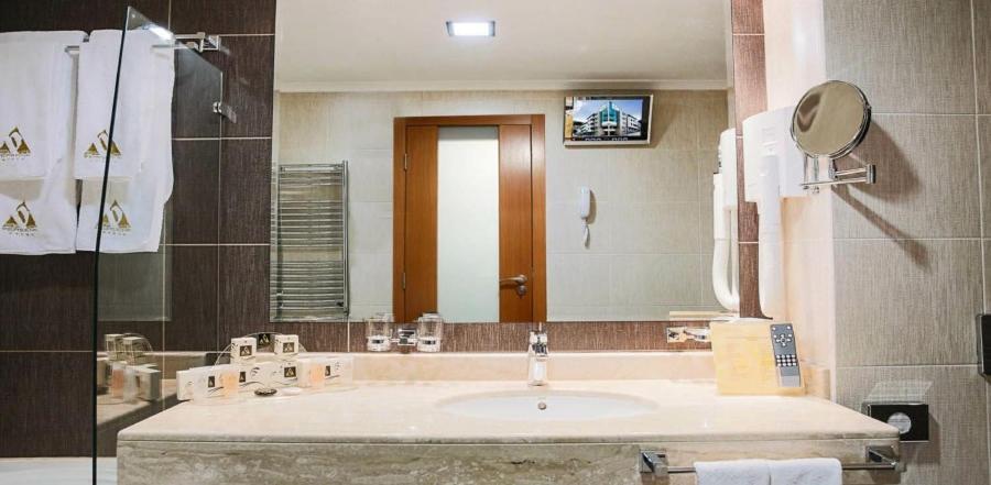 帕森克温泉酒店 代温 客房 照片 Bathroom mirror