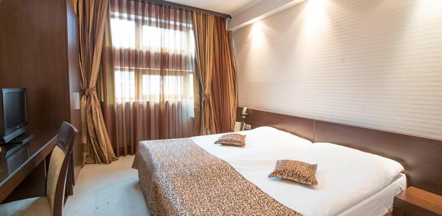 帕森克温泉酒店 代温 客房 照片 A bedroom at the hotel