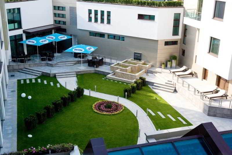 帕森克温泉酒店 代温 外观 照片 The hotel's courtyard